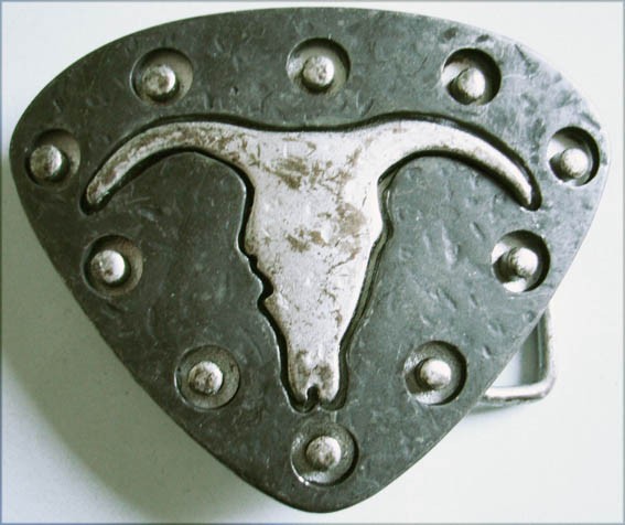 Taurus, 4cm, rustikale Stierkopf-Schildschließe