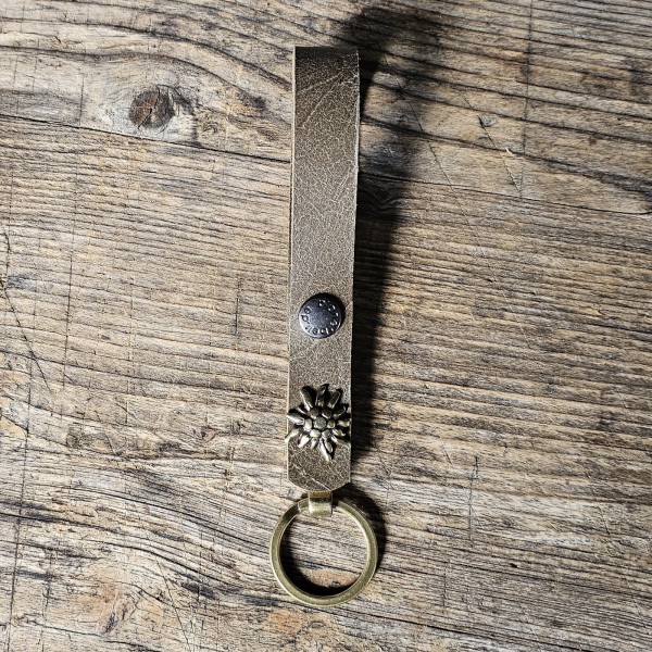 Schlüsselanhänger LOOP EDELWEISS, Fb:messing, oliv >13-ender<,Keyholder