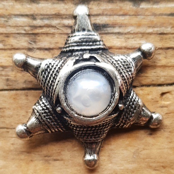Stern, gebundenes Hexagramm, silberne Zierniete mit weisser Kunst-Perle